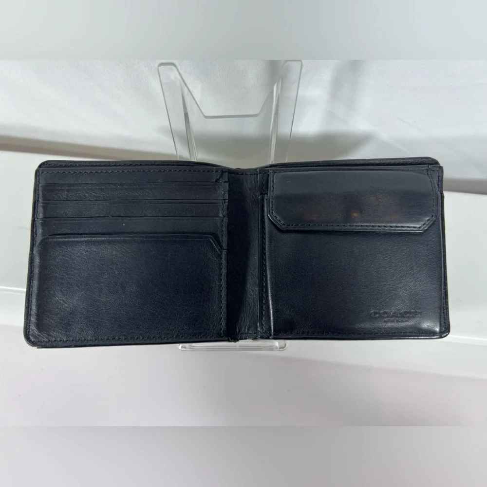 2100: Coach Black Signature Embossed Leather Bifold Wallet Men’s